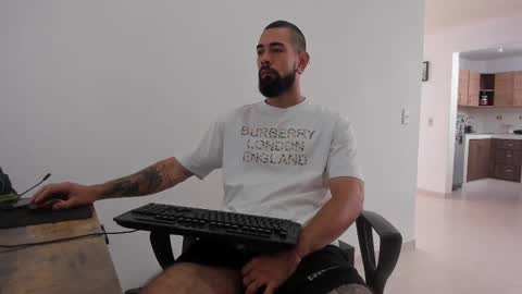 Matheus     online show from September 15, 2025, 3:01 pm