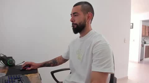 Matheus     online show from October 16, 2025, 7:48 pm