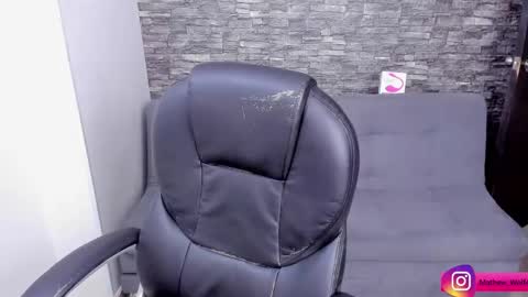 Mathew Independent model online show from September 10, 2025, 6:08 pm