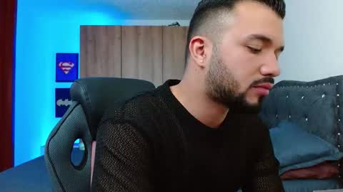 mathewhot3 online show from November 19, 2025, 4:01 am