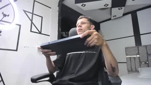 MathewSanz  online show from April 4, 2026, 12:24 pm