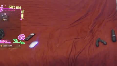 LooLa online show from September 29, 2025, 5:29 pm