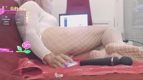 LooLa online show from December 5, 2025, 8:05 pm