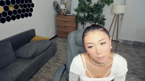 Kate online show from December 5, 2025, 12:14 pm