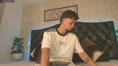 Snapshot of mattdevon chatting on February 10, 2026, 3:32 am Matt online show from February 10, 2026, 3:32 am