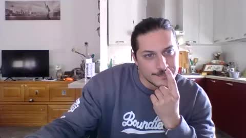 matteushh87 online show from February 12, 2025, 9:42 am