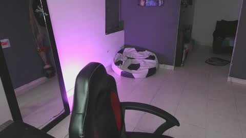 mattias     online show from February 28, 2025, 3:15 am