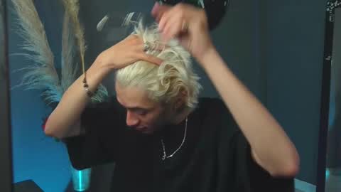 mattias     online show from September 14, 2025, 7:07 am