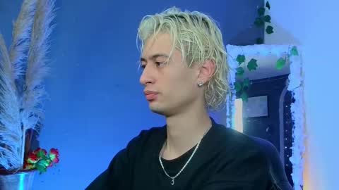 mattias     online show from October 4, 2025, 3:59 am