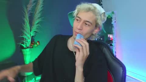 mattias     online show from October 10, 2025, 4:11 am