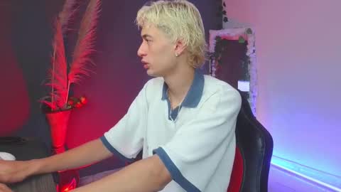 mattias     online show from October 11, 2025, 4:55 am