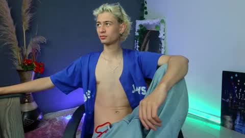 mattias     online show from October 18, 2025, 12:17 pm