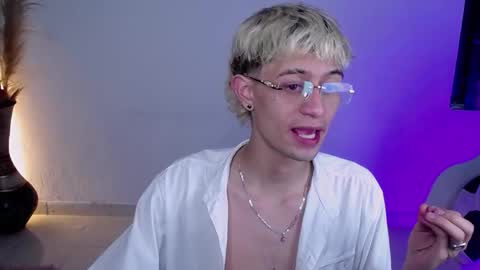 mattias     online show from November 28, 2025, 11:40 pm