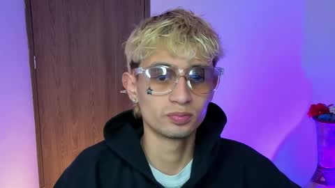 mattias     online show from April 7, 2026, 3:07 am