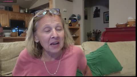 Snapshot of matureluvin chatting on September 19, 2025, 2:35 am JustUs online show from September 19, 2025, 2:35 am