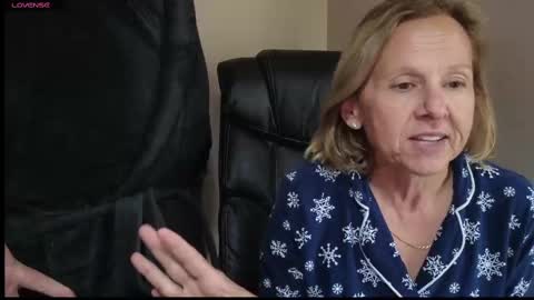 Snapshot of matureluvin chatting on September 30, 2025, 8:25 pm JustUs online show from September 30, 2025, 8:25 pm