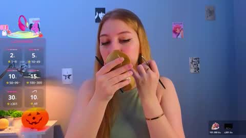 maureencoombs online show from November 3, 2025, 4:03 am