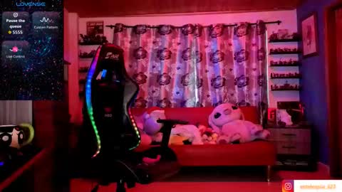 Snapshot of mavis_fuentes chatting on December 19, 2025, 10:17 pm Hilary online show from December 19, 2025, 10:17 pm