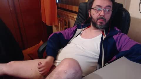 Snapshot of max818k chatting on December 14, 2024, 7:40 am Max online show from December 14, 2024, 7:40 am