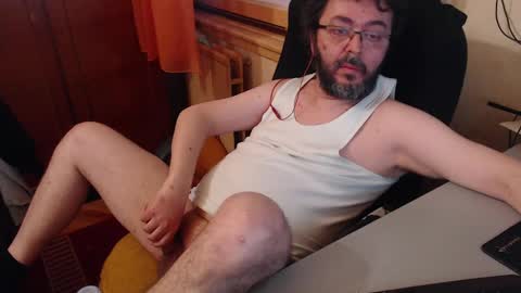 Snapshot of max818k chatting on March 9, 2025, 2:32 pm Max online show from March 9, 2025, 2:32 pm