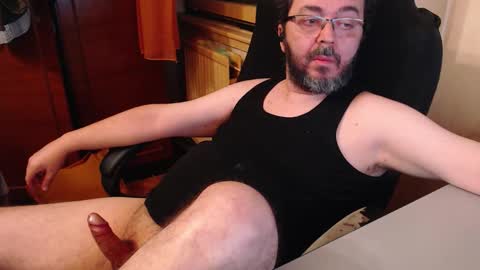 Snapshot of max818k chatting on October 2, 2025, 6:59 pm Max online show from October 2, 2025, 6:59 pm