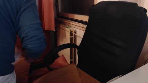 Snapshot of max818k chatting on October 13, 2025, 1:05 am Max online show from October 13, 2025, 1:05 am