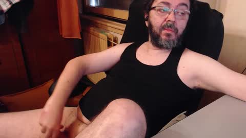 Snapshot of max818k chatting on October 18, 2025, 5:54 am Max online show from October 18, 2025, 5:54 am