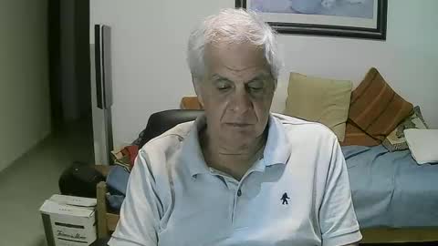 Snapshot of max_2017 chatting on December 11, 2024, 2:52 am max_2017 online show from December 11, 2024, 2:52 am