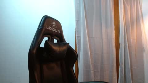 Max  Ashley online show from January 21, 2025, 4:27 pm