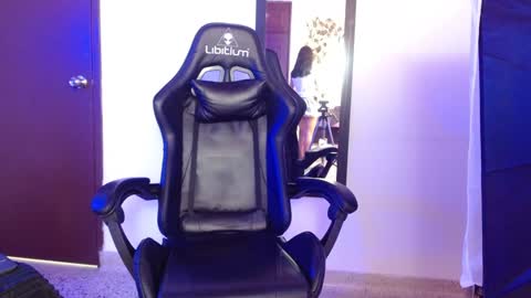 Max  Ashley online show from January 31, 2025, 4:17 pm