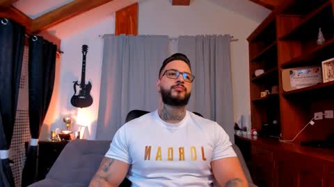 Snapshot of max_dic1 chatting on March 6, 2025, 12:19 pm max D. online show from March 6, 2025, 12:19 pm