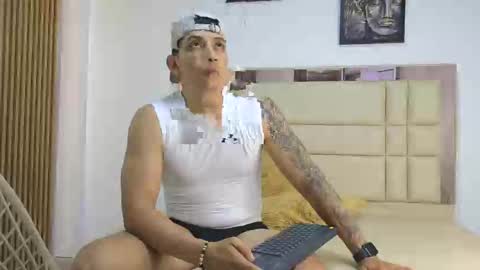 Snapshot of max_evanss_ chatting on October 23, 2025, 6:06 pm Max online show from October 23, 2025, 6:06 pm