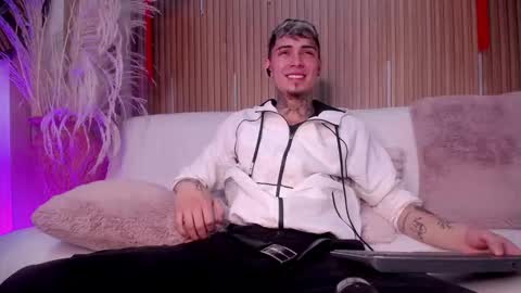 Max online show from March 6, 2026, 3:36 am