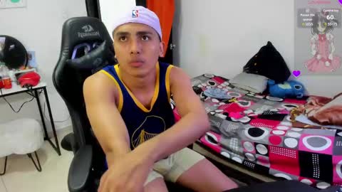 Snapshot of max_konny chatting on March 10, 2025, 1:34 am Max konny online show from March 10, 2025, 1:34 am