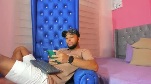 Snapshot of max_sexyhot26 chatting on December 23, 2024, 4:01 am max_sexyhot26 online show from December 23, 2024, 4:01 am