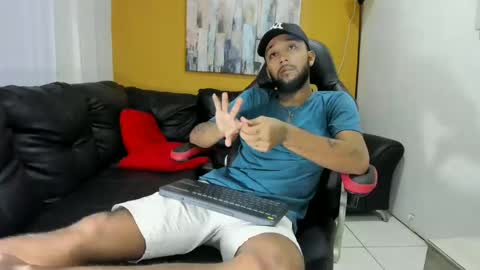 Snapshot of max_sexyhot26 chatting on January 15, 2025, 2:38 am max_sexyhot26 online show from January 15, 2025, 2:38 am
