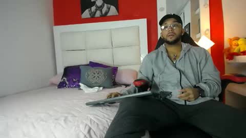Snapshot of max_sexyhot26 chatting on January 19, 2025, 2:04 am max_sexyhot26 online show from January 19, 2025, 2:04 am