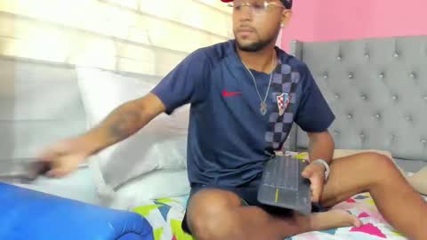 Snapshot of max_sexyhot26 chatting on February 3, 2025, 6:39 pm max_sexyhot26 online show from February 3, 2025, 6:39 pm