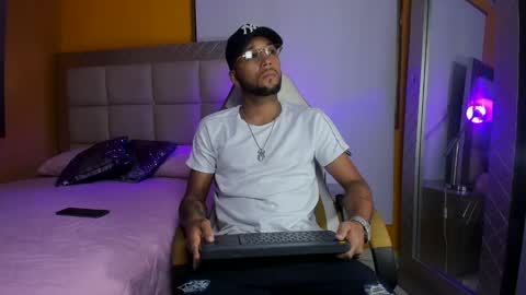 Snapshot of max_sexyhot26 chatting on February 10, 2025, 2:30 am max_sexyhot26 online show from February 10, 2025, 2:30 am