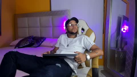 Snapshot of max_sexyhot26 chatting on February 10, 2025, 5:36 am max_sexyhot26 online show from February 10, 2025, 5:36 am