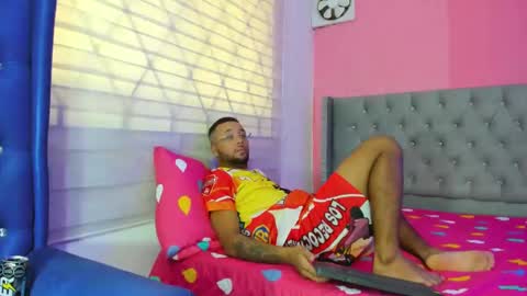 Snapshot of max_sexyhot26 chatting on February 12, 2025, 4:33 pm max_sexyhot26 online show from February 12, 2025, 4:33 pm