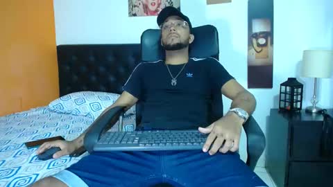 Snapshot of max_sexyhot26 chatting on February 21, 2025, 3:01 am max_sexyhot26 online show from February 21, 2025, 3:01 am