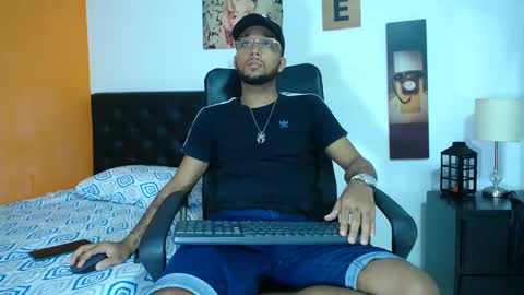 Snapshot of max_sexyhot26 chatting on February 21, 2025, 6:07 am max_sexyhot26 online show from February 21, 2025, 6:07 am
