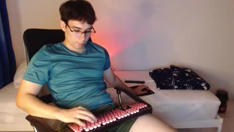 Snapshot of max_snow1616 chatting on March 23, 2026, 12:36 am max_snow1616 online show from March 23, 2026, 12:36 am