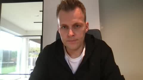 Max take off clothes online show from December 19, 2024, 11:50 am