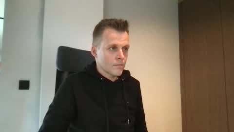 Max take off clothes online show from December 27, 2024, 1:07 pm