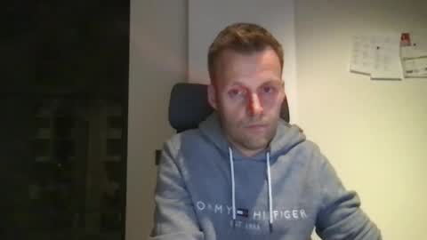 Max take off clothes online show from January 28, 2025, 6:39 pm