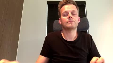 Max take off clothes online show from February 20, 2025, 2:24 pm