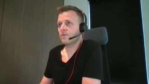 Max take off clothes online show from February 27, 2025, 1:28 pm