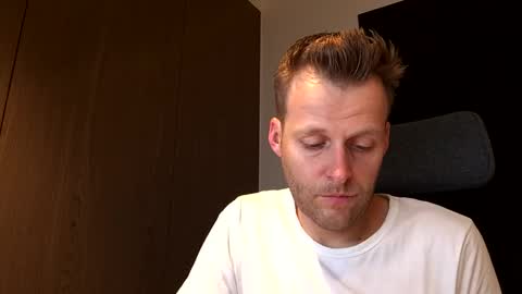 Max take off clothes online show from December 16, 2025, 7:57 am